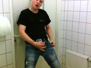 Real sex of couple in hotel toilet of Prague - Mira Lime.