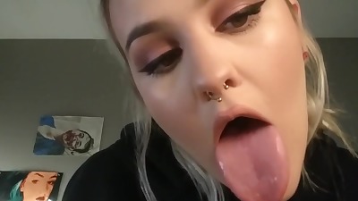 Excited yong girl got a deep anal. Creampie.